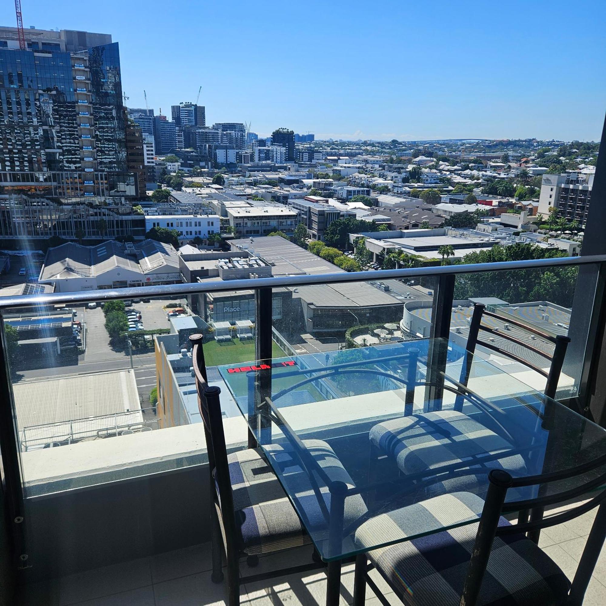 Private Bedroom & Bathroom In Shared Inner Brisbane Apartment Exterior photo