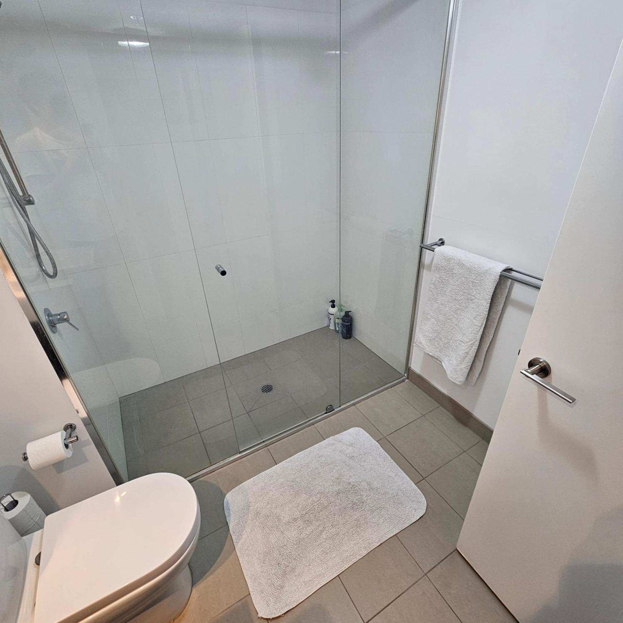 Private Bedroom & Bathroom In Shared Inner Brisbane Apartment Exterior photo